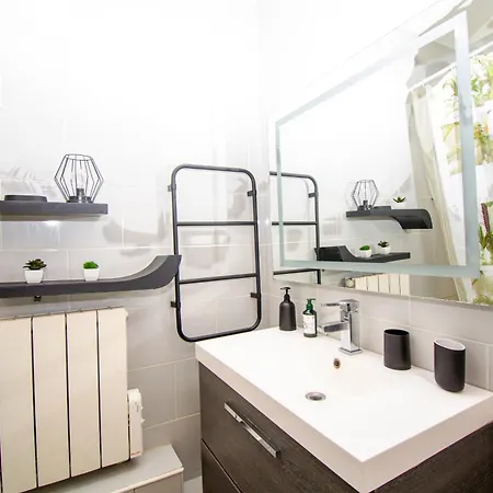 - Maison Lumineuse, Jardin, Parking Gratuit Thiais